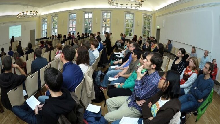 Adress of welcome to the new doctoral candidates at the Graduate Academy, the contact point for doctoral candidates and postdocs at the University of Jena, in the "Rosensäle".