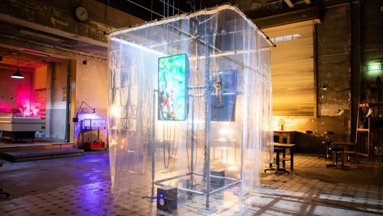 Media installation "(Postcards from) paper-thin Weimar Republic" by Saffi Adler