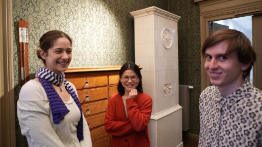 Studierende der Foschungswerkstatt: Charlotte Fuchs, Weijun Qin und Leon Retz (v.l.).