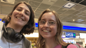 Tina and Susie meeting at the Frankfurt Airport